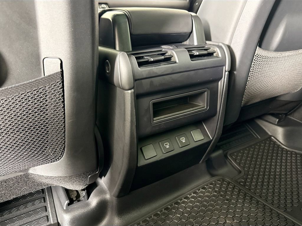 Used 2025 Land Rover Defender 110 S image 16