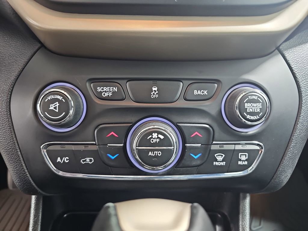 Used 2016 Jeep Cherokee Limited AWD/4WD image 27