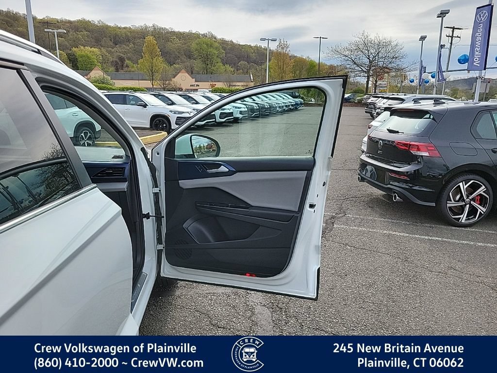 Certified 2022 Volkswagen Taos SE w/ Driver Assistance Package FWD image 44