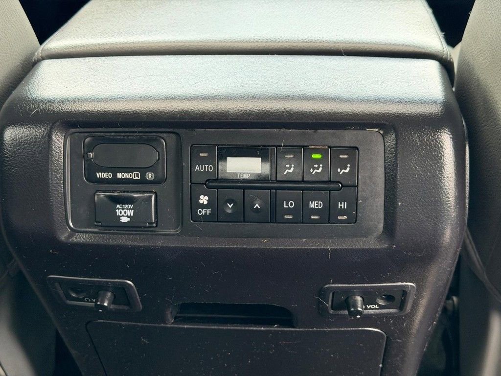 Used 2017 Toyota Sequoia Platinum image 17