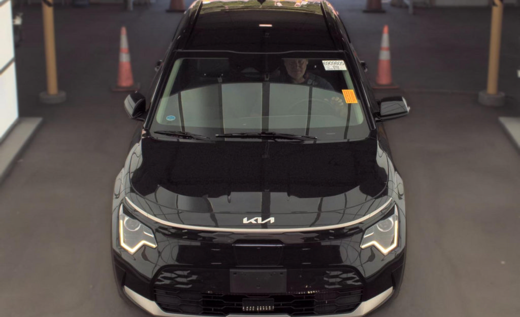 Certified 2023 Kia Niro Wind w/ Wind Preserve Package FWD image 3