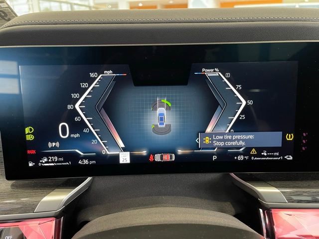 Used 2025 BMW 750e xDrive image 27