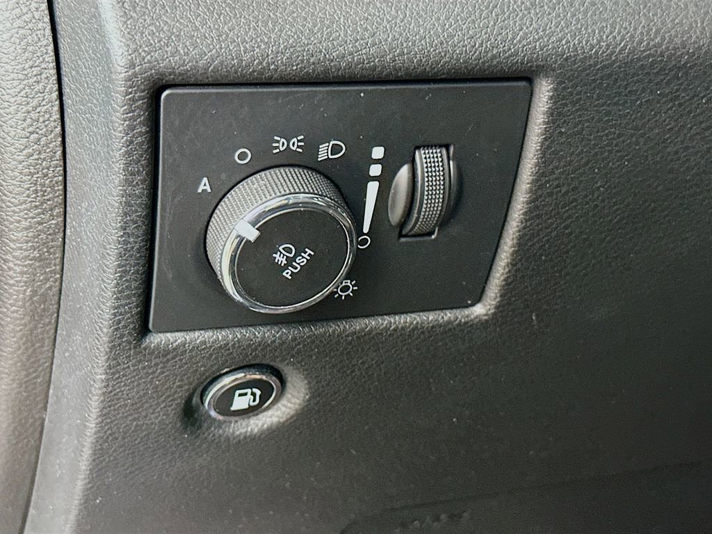 Used 2018 Jeep Grand Cherokee Limited AWD/4WD image 15