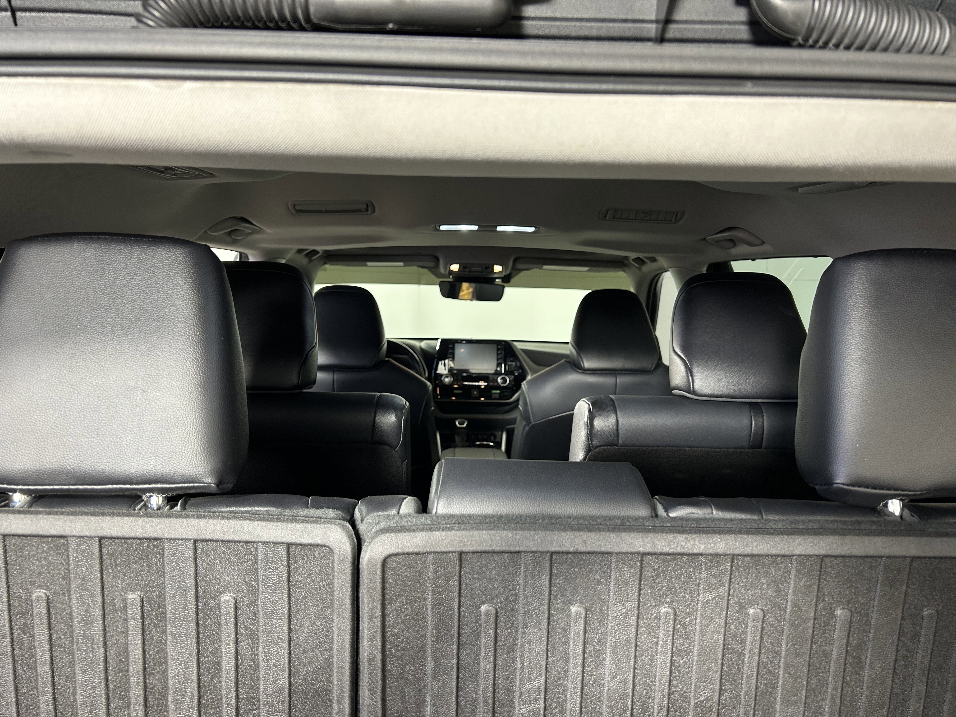 Used 2021 Toyota Highlander XLE image 17