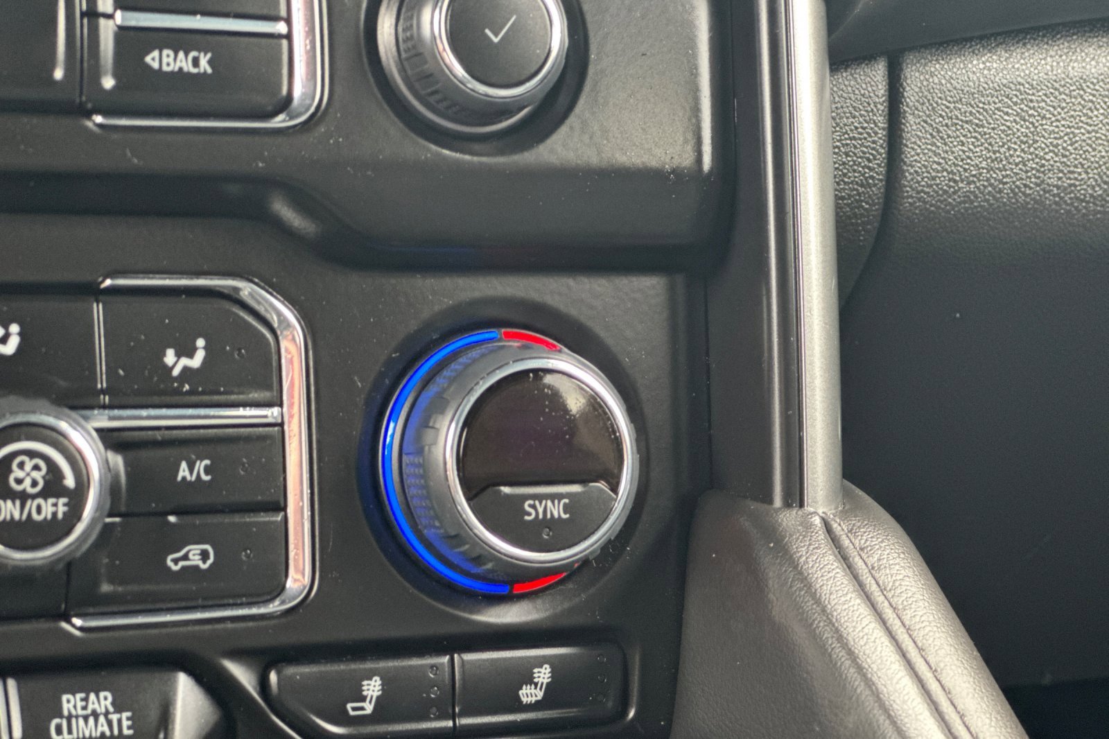 Used 2023 Chevrolet Tahoe LT w/ Luxury Package image 30