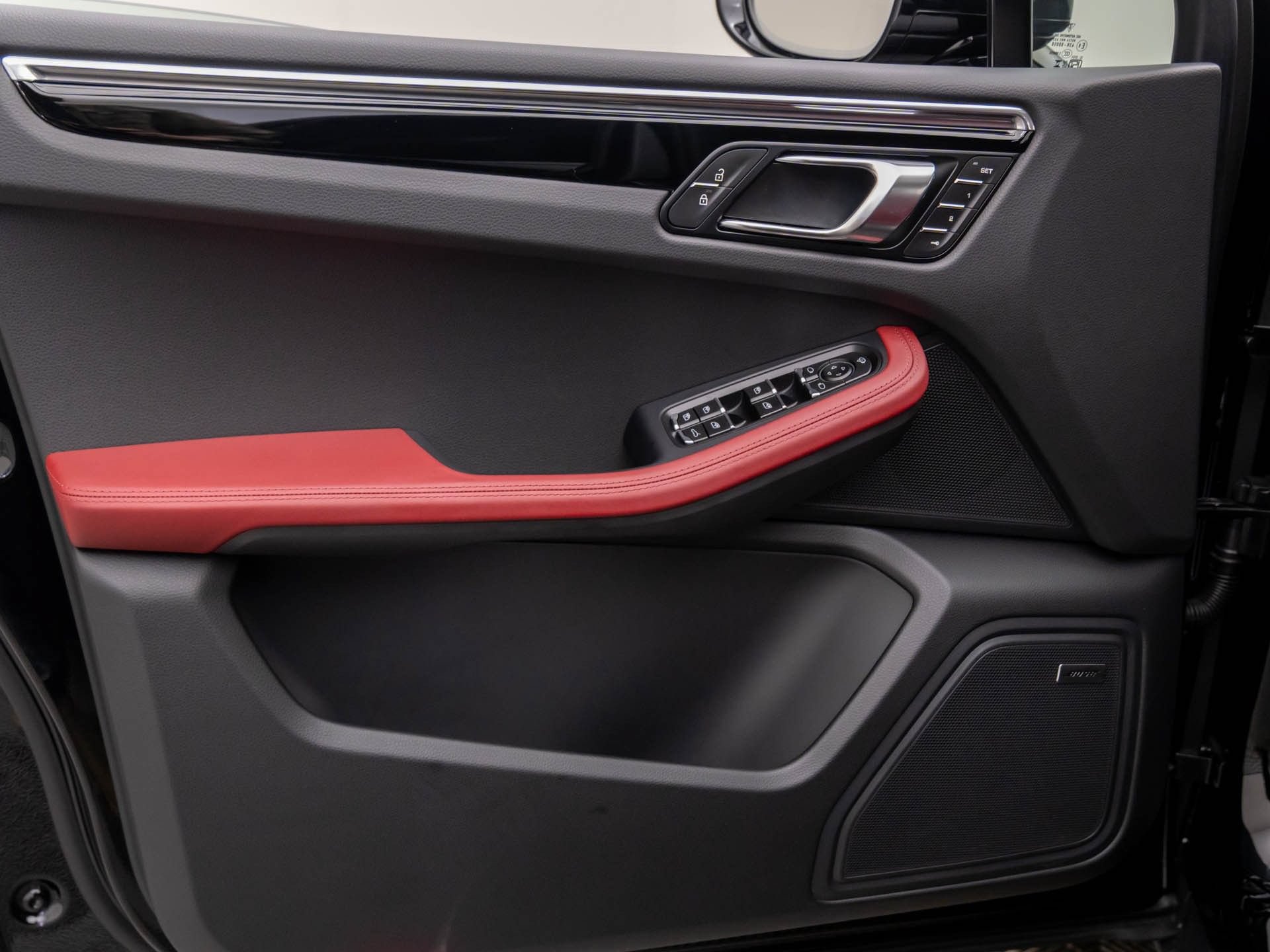Certified 2026 Porsche Macan AWD/4WD image 14