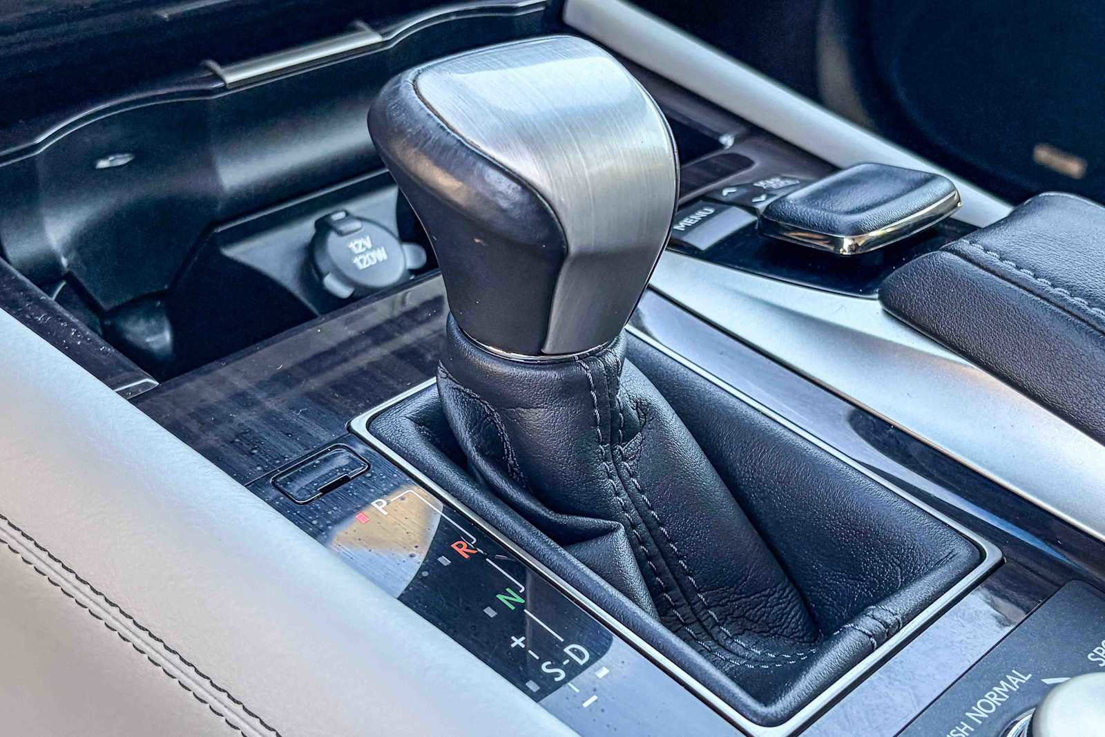 Used 2015 Lexus LS 460 L w/ Ultra Luxury Package image 19