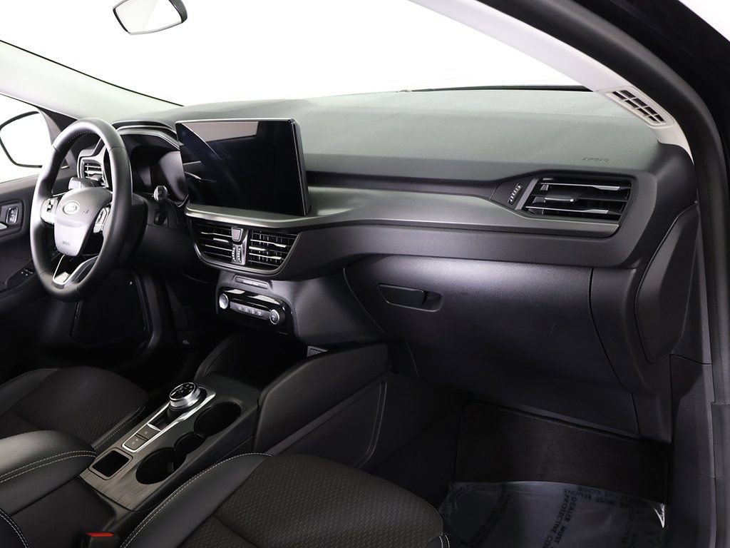 Used 2023 Ford Escape SE w/ Class II Trailer Tow Package image 29