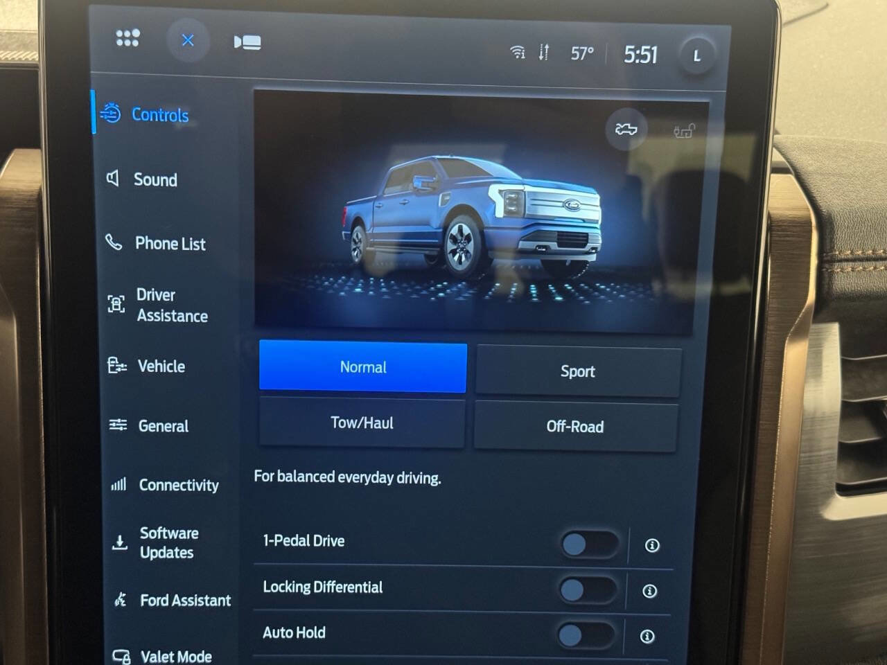 Used 2022 Ford F150 Lightning Lariat image 44