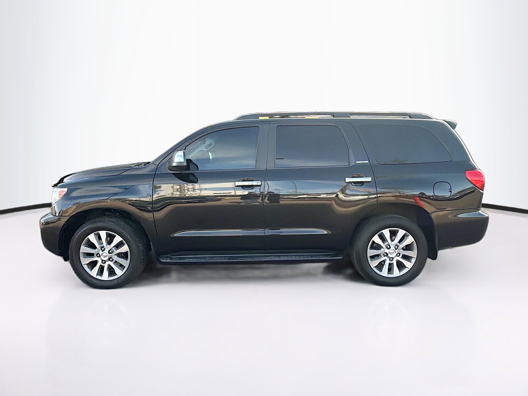 Used 2016 Toyota Sequoia Limited w/ Safety & Convenience Package image 4