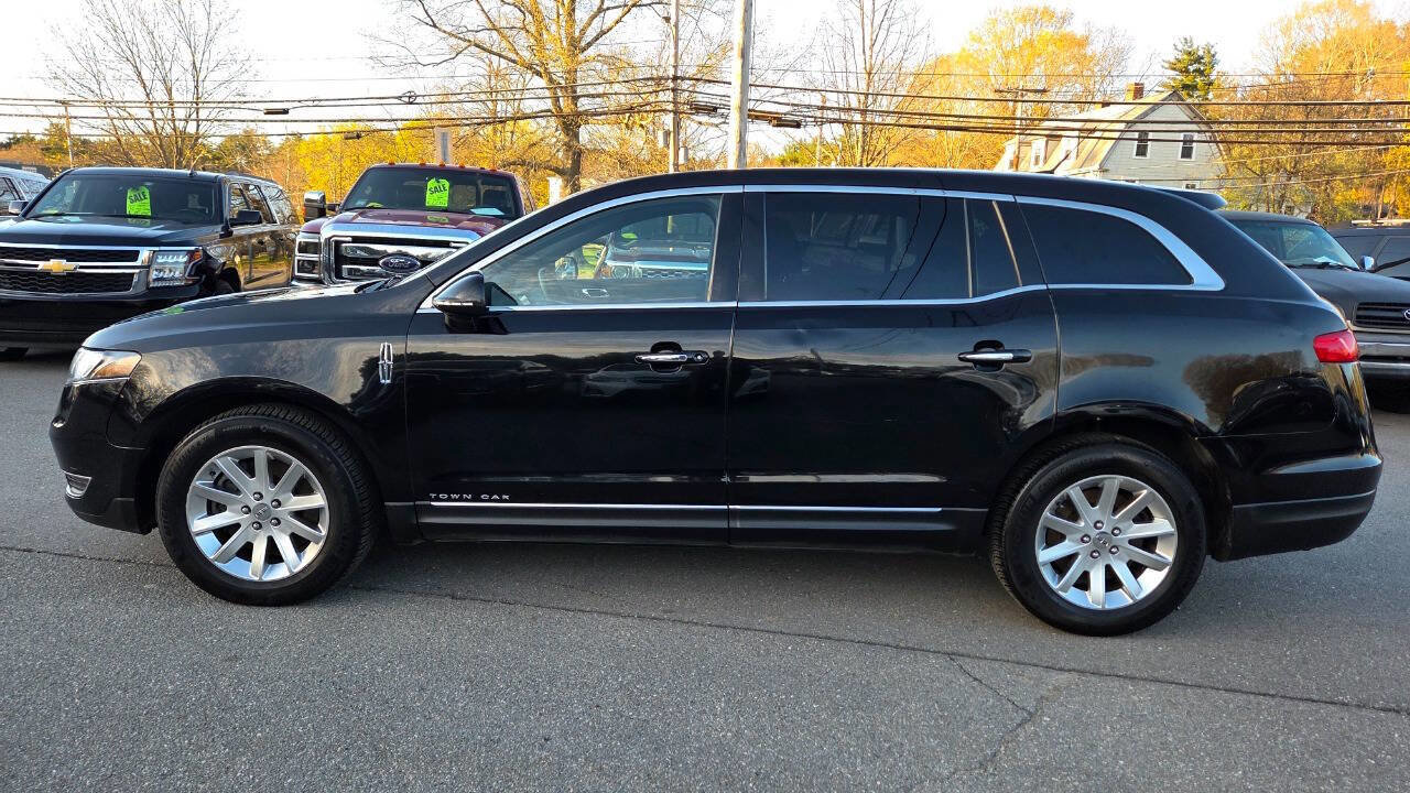 Used 2019 Lincoln MKT AWD image 7