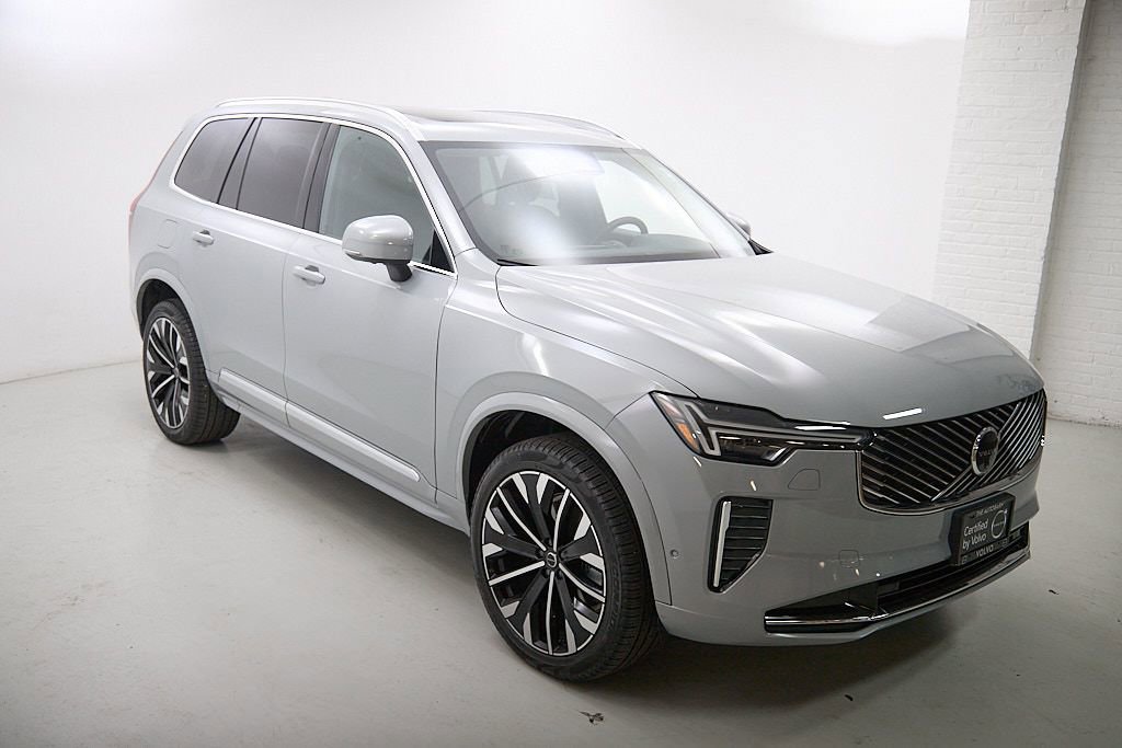 Used 2025 Volvo XC90 B6 Plus image 4