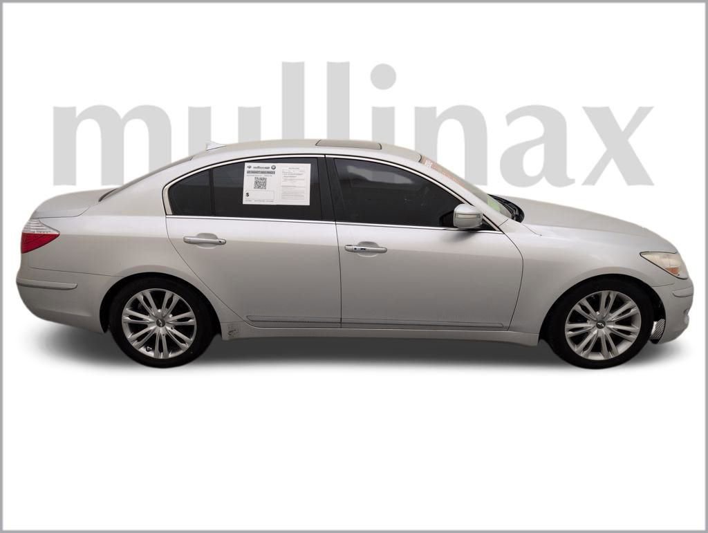 Used 2010 Hyundai Genesis 4.6 image 2