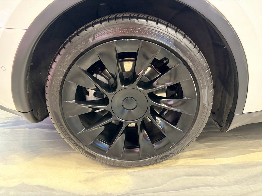 Used 2021 Tesla Model Y Long Range AWD/4WD image 26