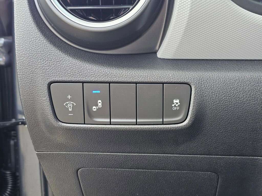 Used 2018 Hyundai Kona SEL image 32