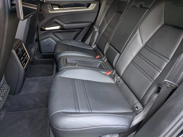 Used 2024 Porsche Cayenne Turbo GT AWD/4WD image 14