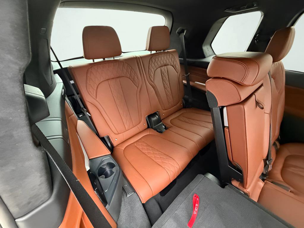 Used 2022 BMW X7 M50i AWD/4WD image 28