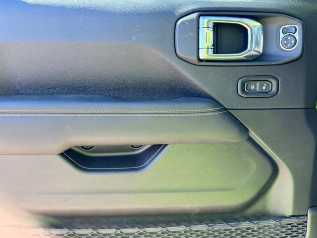 Used 2025 Jeep Gladiator Sport image 15