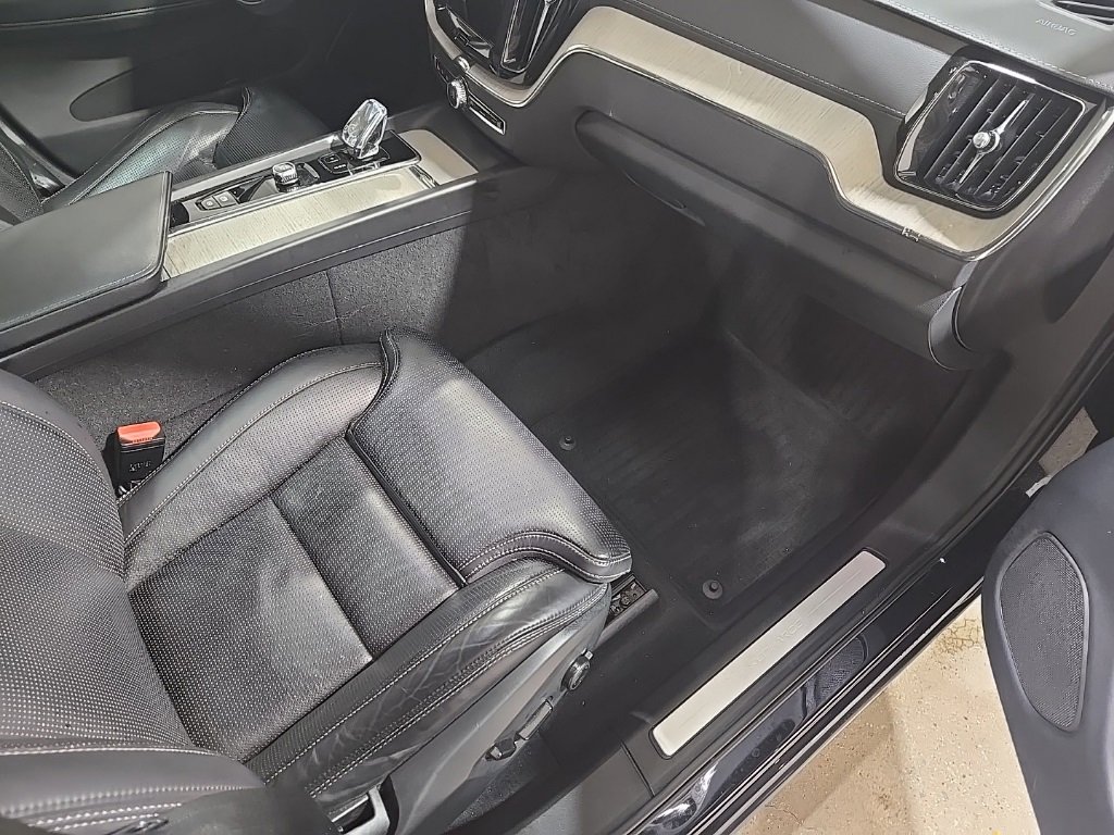 Used 2022 Volvo XC60 T8 Inscription w/ Advanced Package image 21