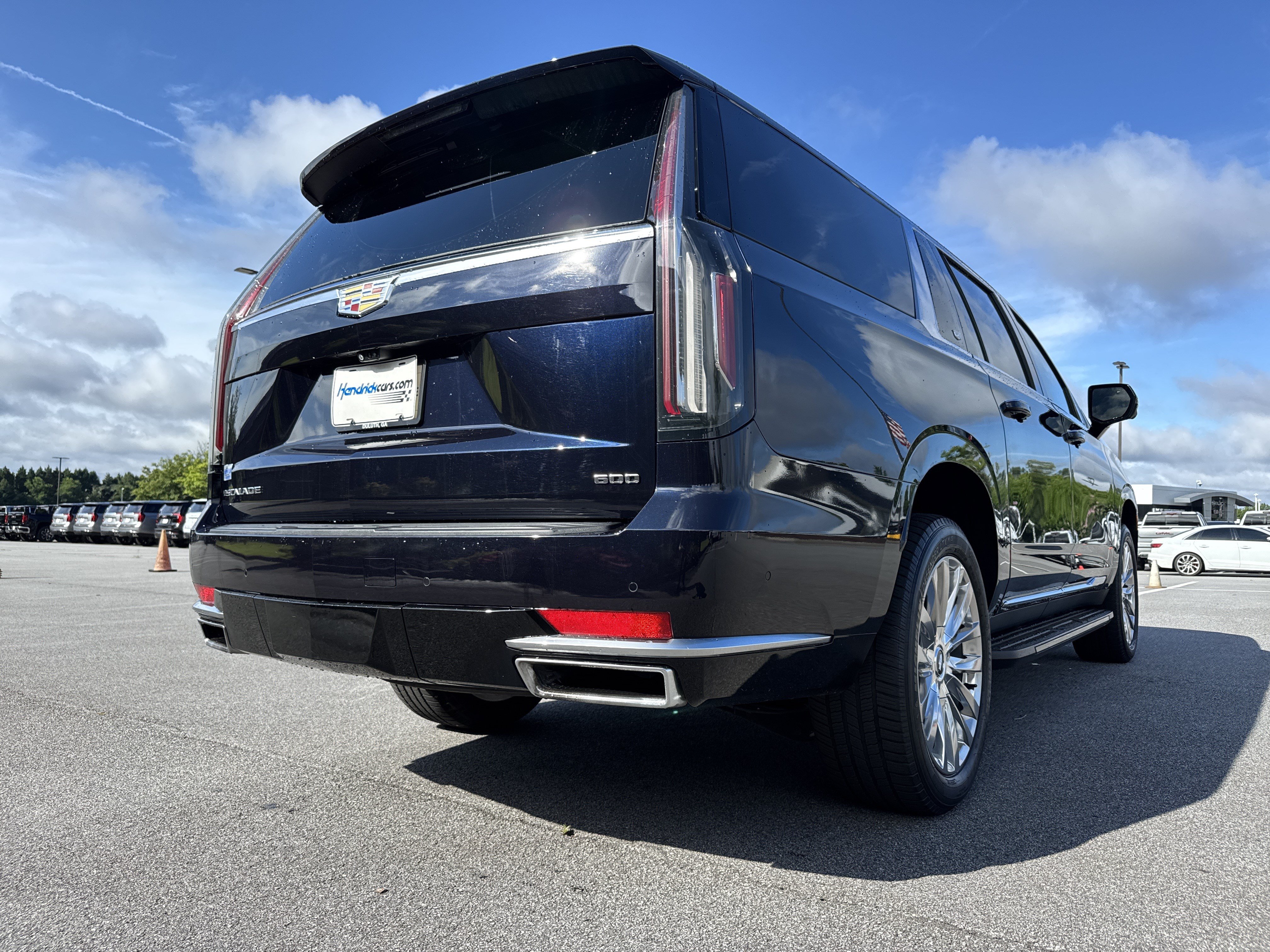 Used 2022 Cadillac Escalade ESV Premium Luxury w/ Performance Package AWD/4WD image 11