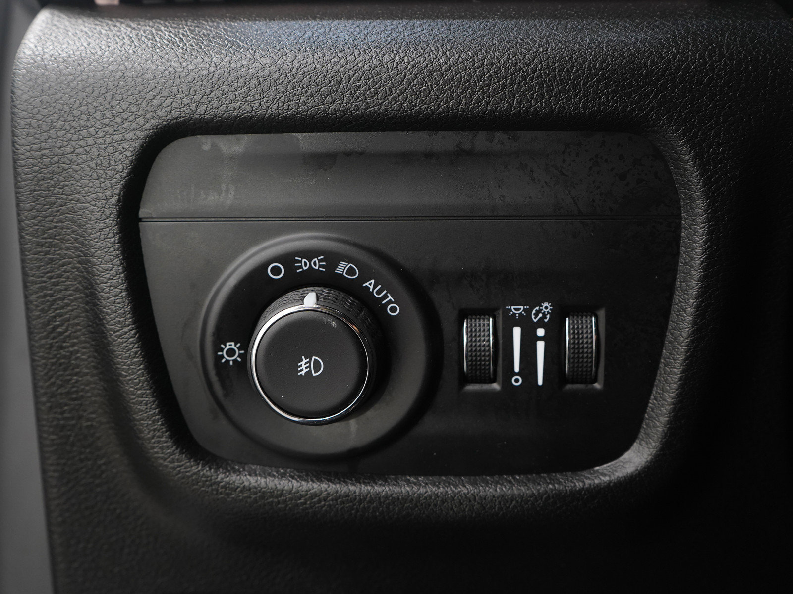 Used 2024 Jeep Grand Cherokee Limited AWD/4WD image 25