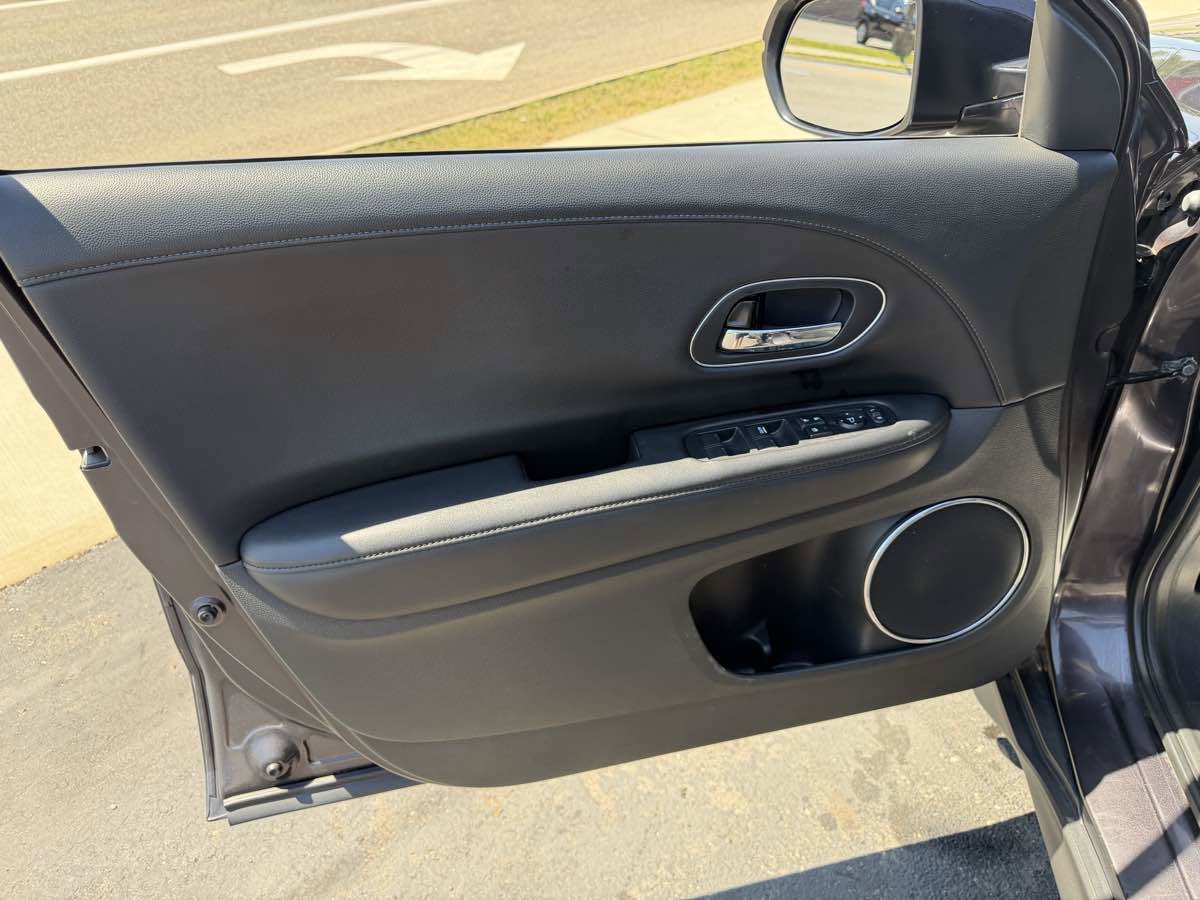 Used 2018 Honda HR-V EX-L image 11