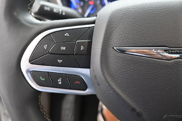 Used 2023 Chrysler Pacifica Touring-L FWD image 15