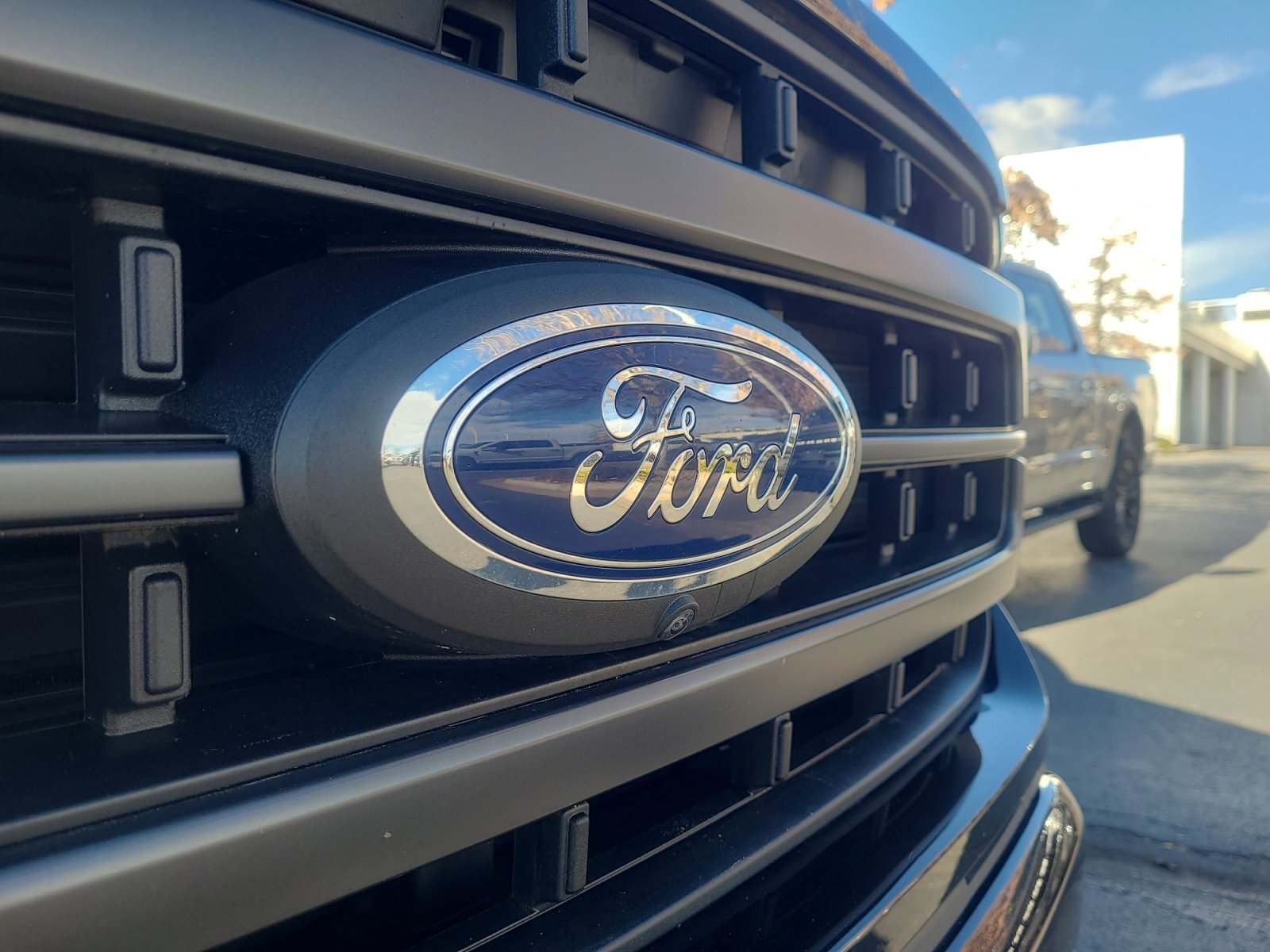 Certified 2022 Ford F150 Lariat w/ Equipment Group 502A High image 23