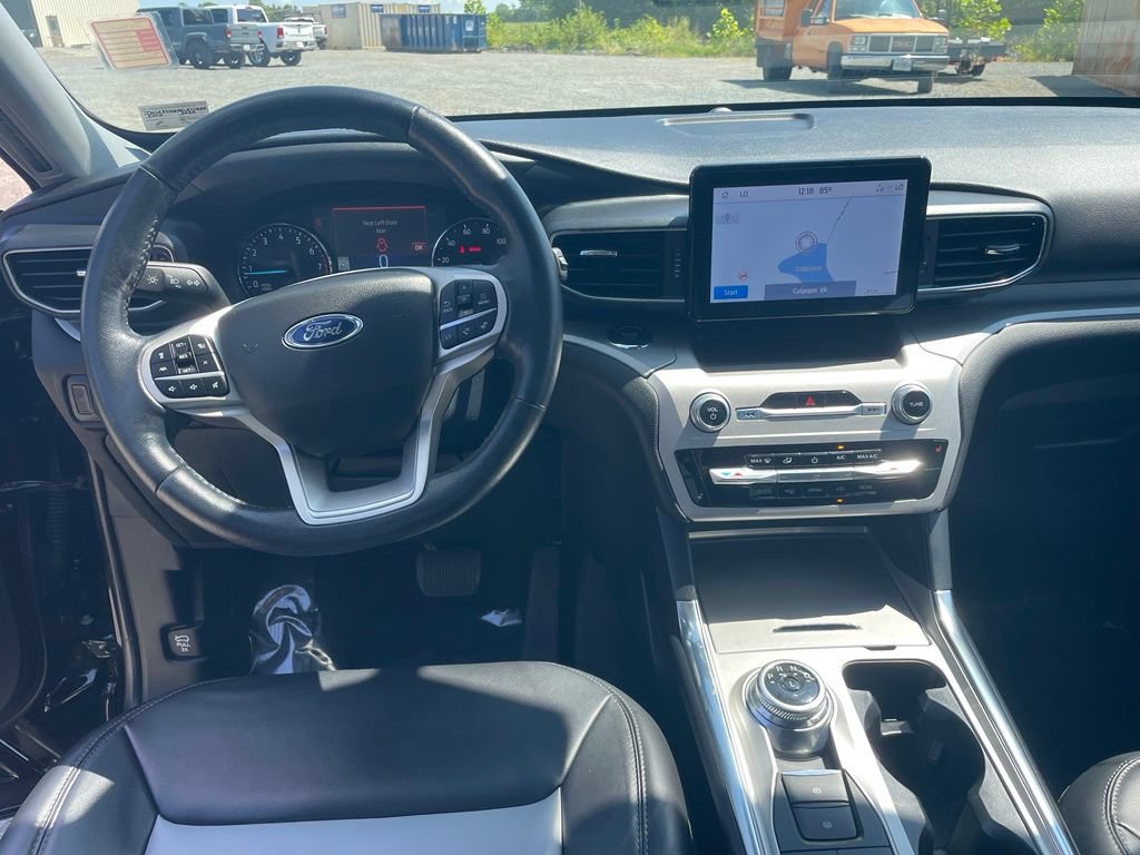 Used 2022 Ford Explorer XLT w/ Equipment Group 202A AWD/4WD image 4