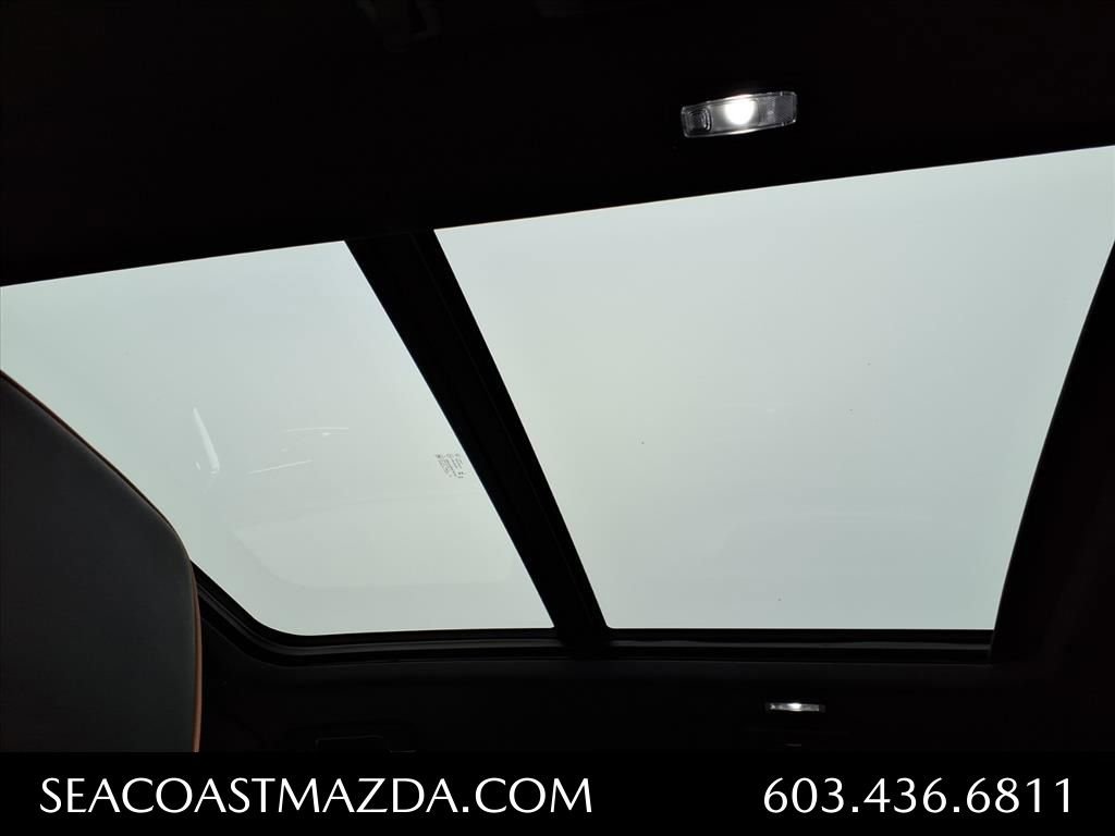 Used 2024 GMC Yukon AT4 w/ Technology Package image 10