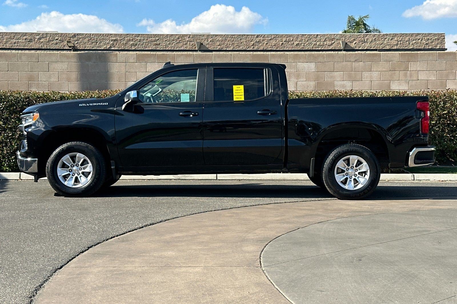 Certified 2025 Chevrolet Silverado 1500 LT RWD image 6