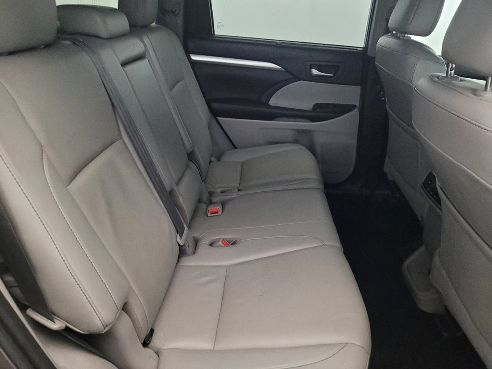 Used 2019 Toyota Highlander XLE w/ Protection Package #3 AWD/4WD image 19