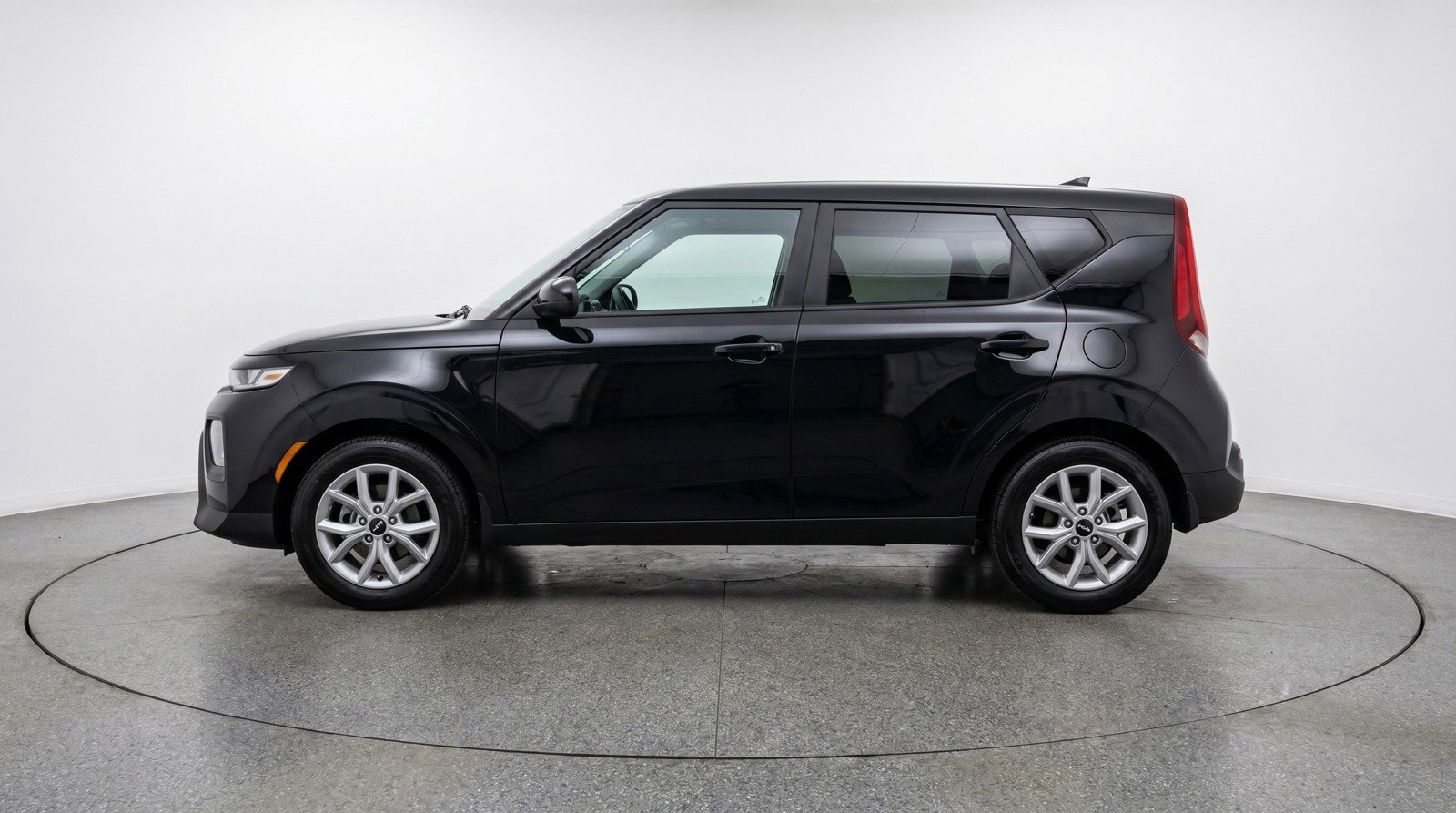 Used 2025 Kia Soul LX w/ LX Technology Package FWD image 5