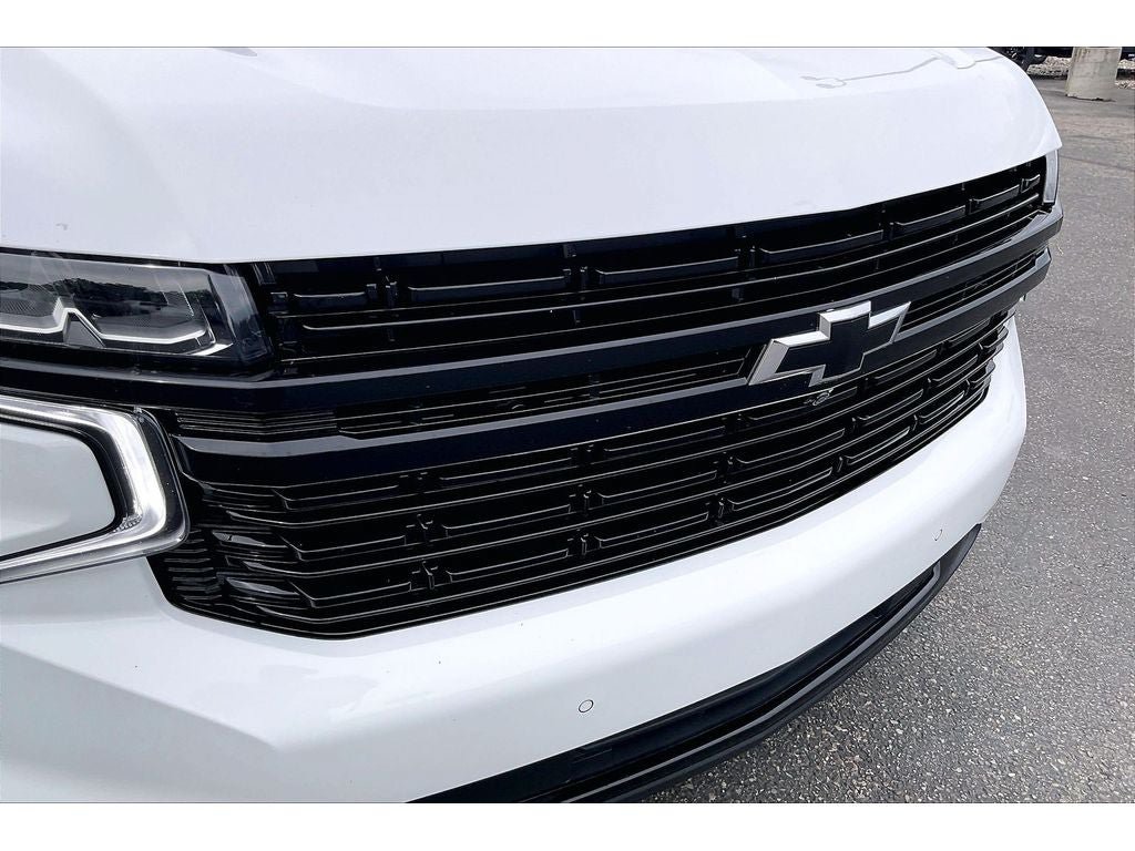Used 2024 Chevrolet Suburban RST w/ Luxury Package AWD/4WD image 32