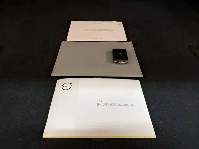 Used 2025 Volvo XC40 B5 Plus image 11