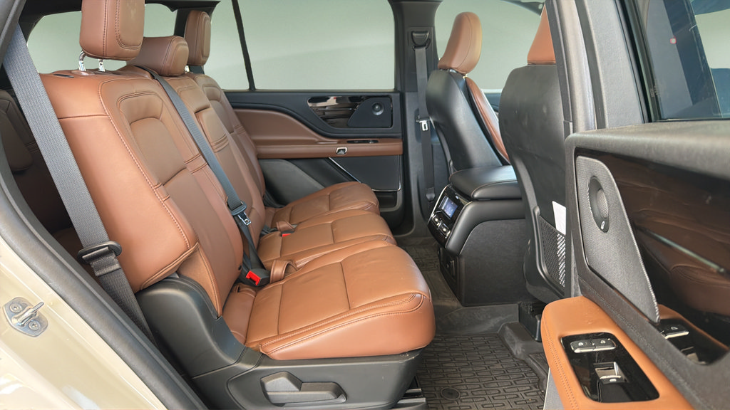 Used 2024 Lincoln Aviator Reserve w/ Equipment Group 201A AWD/4WD image 23