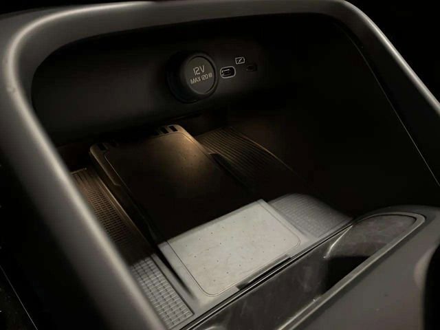 Used 2025 Volvo XC40 B5 Core image 20