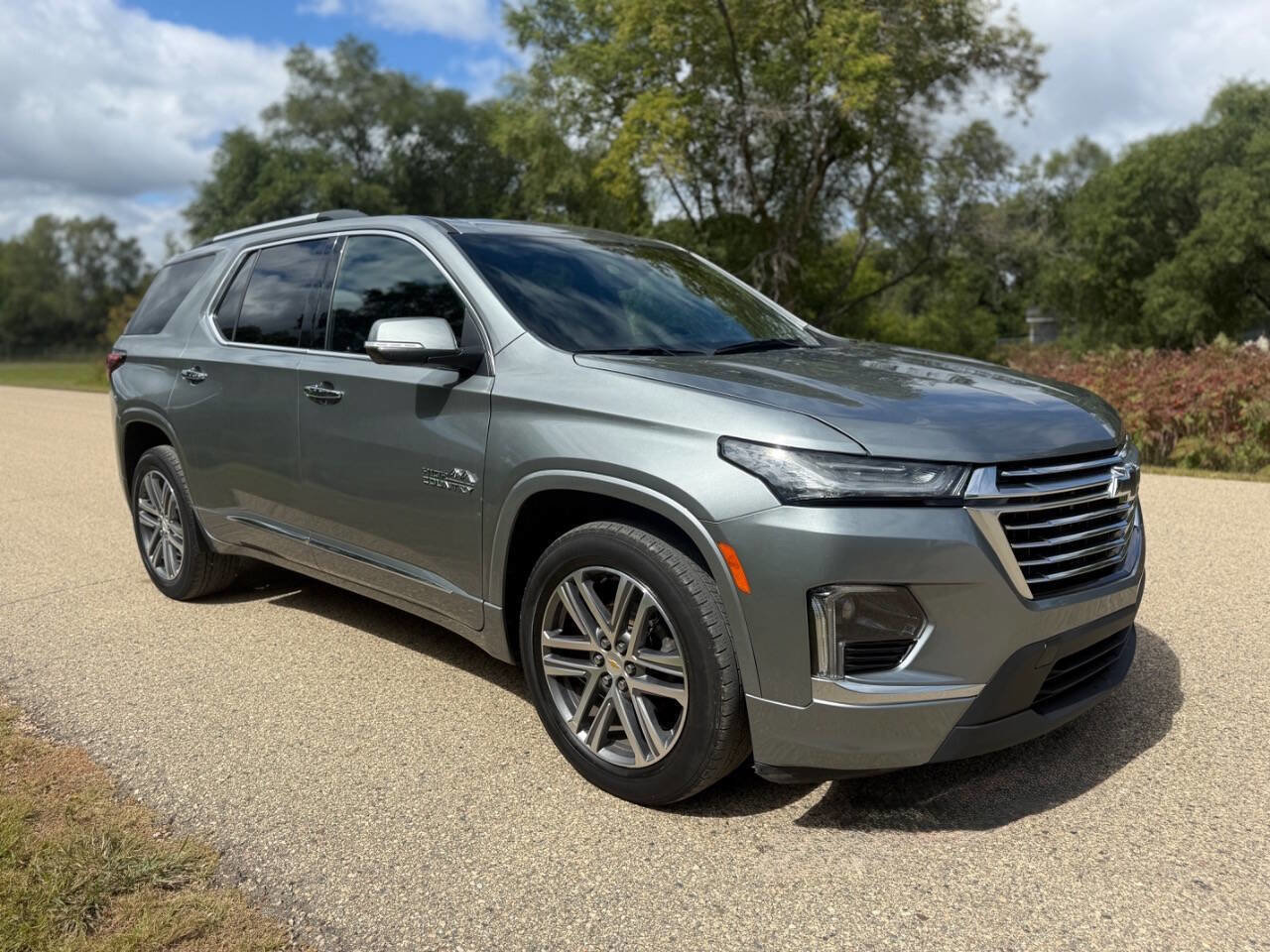 Used 2023 Chevrolet Traverse High Country image 4