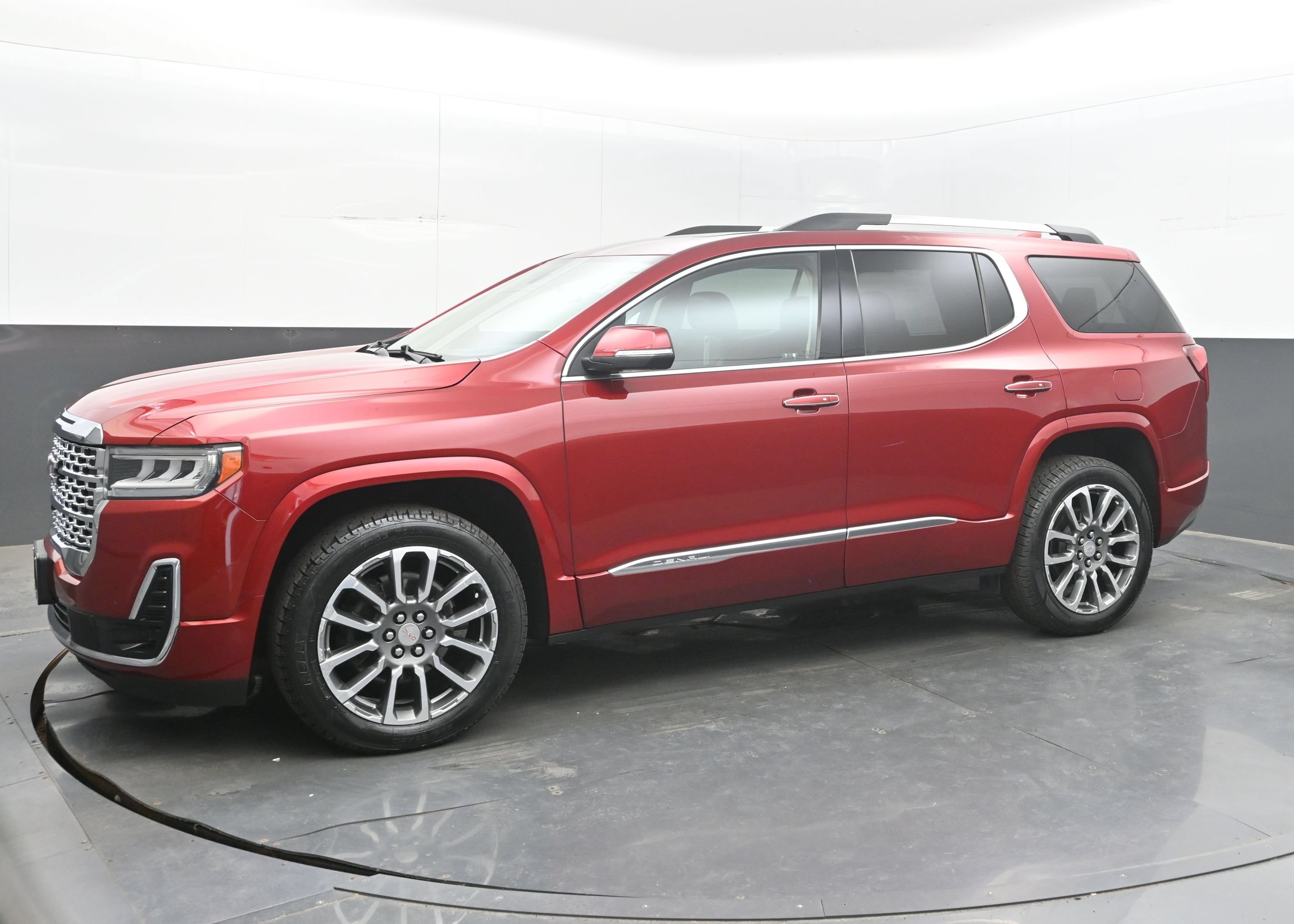Used 2022 GMC Acadia Denali w/ Denali Ultimate Package AWD/4WD image 4