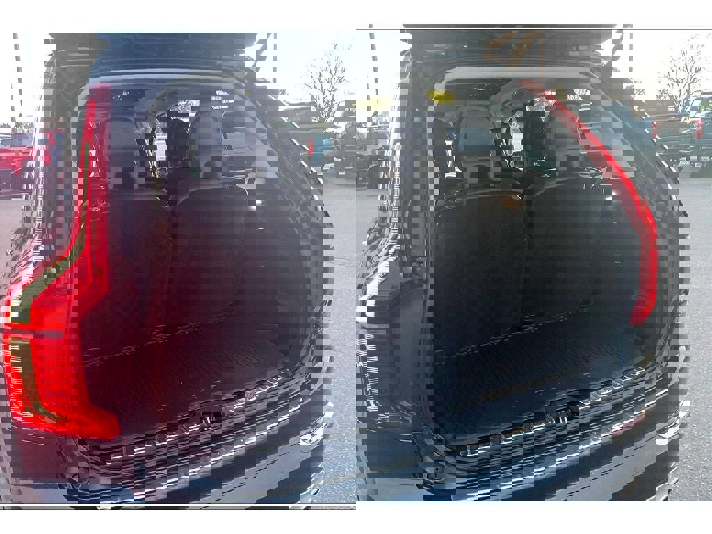 Used 2017 Volvo XC90 T6 Inscription w/ Vision Package image 11