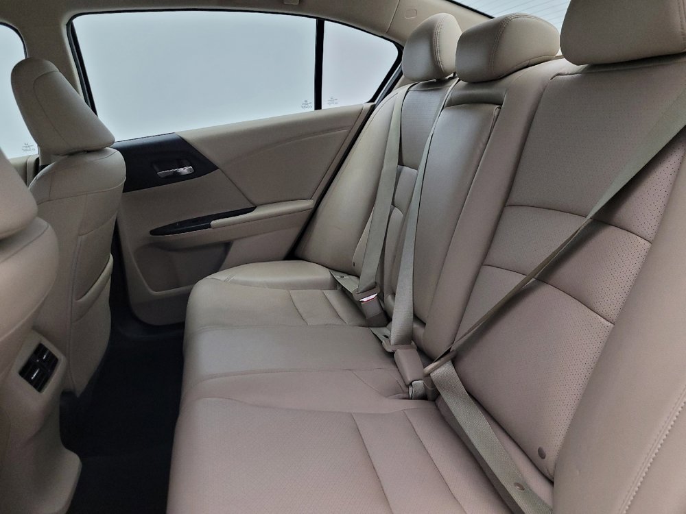 Used 2017 Honda Accord Touring image 18