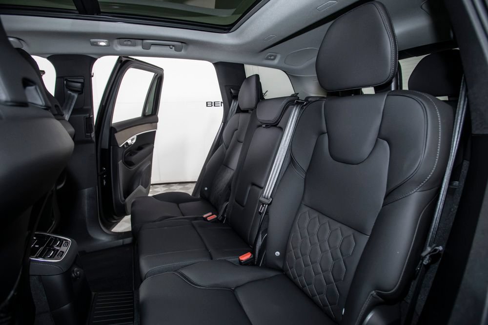 Used 2025 Volvo XC90 T8 Plus w/ Protection Package Premier AWD/4WD image 17