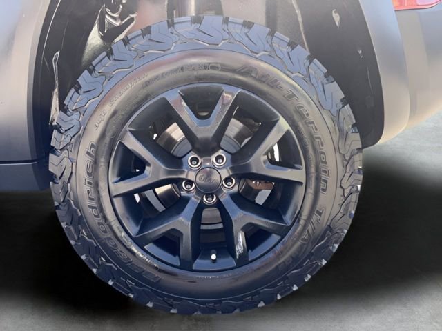 Used 2015 Jeep Cherokee Trailhawk w/ Cold Weather Group image 9