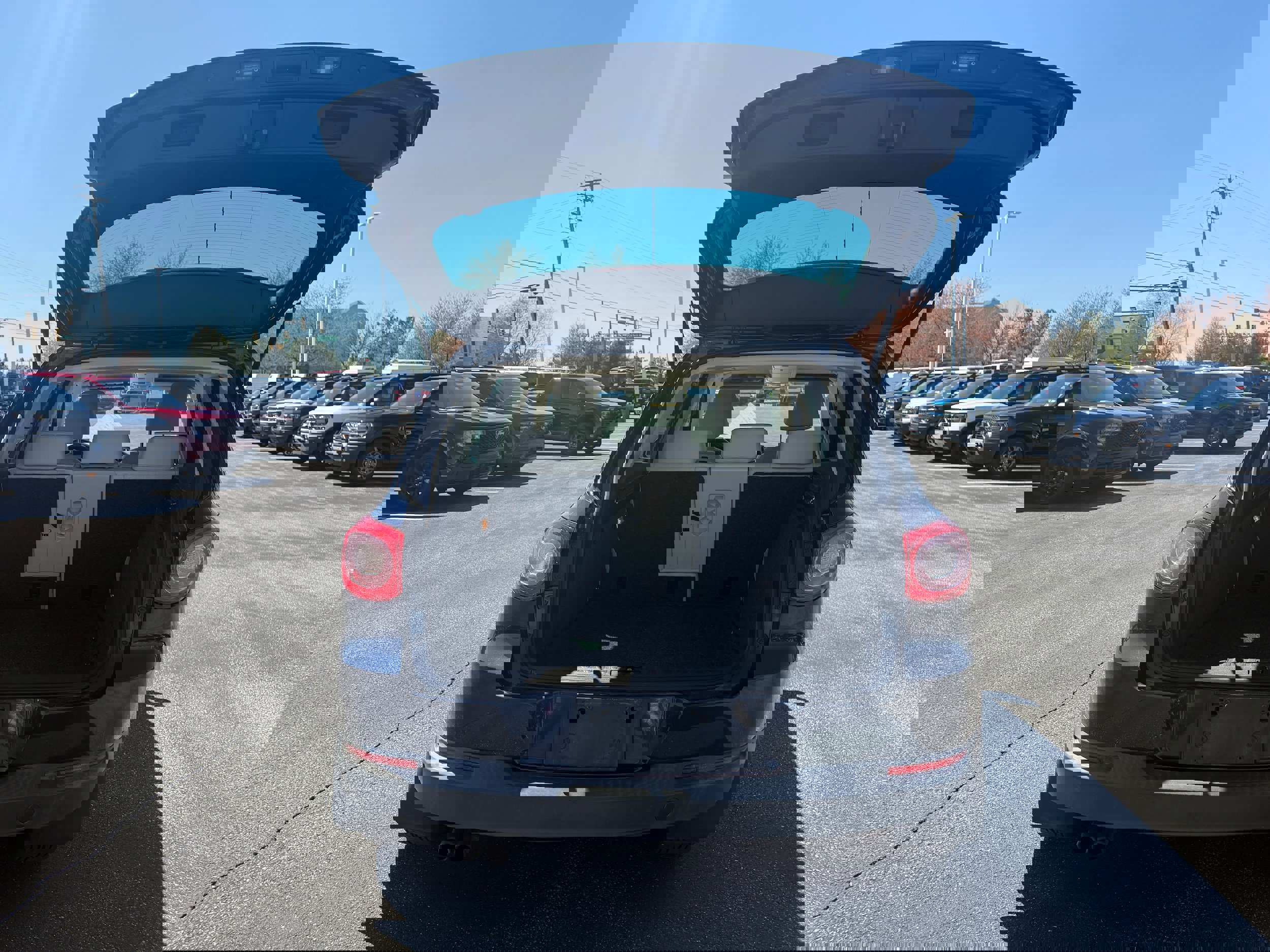 Used 2011 Volkswagen Tiguan SE AWD/4WD image 8