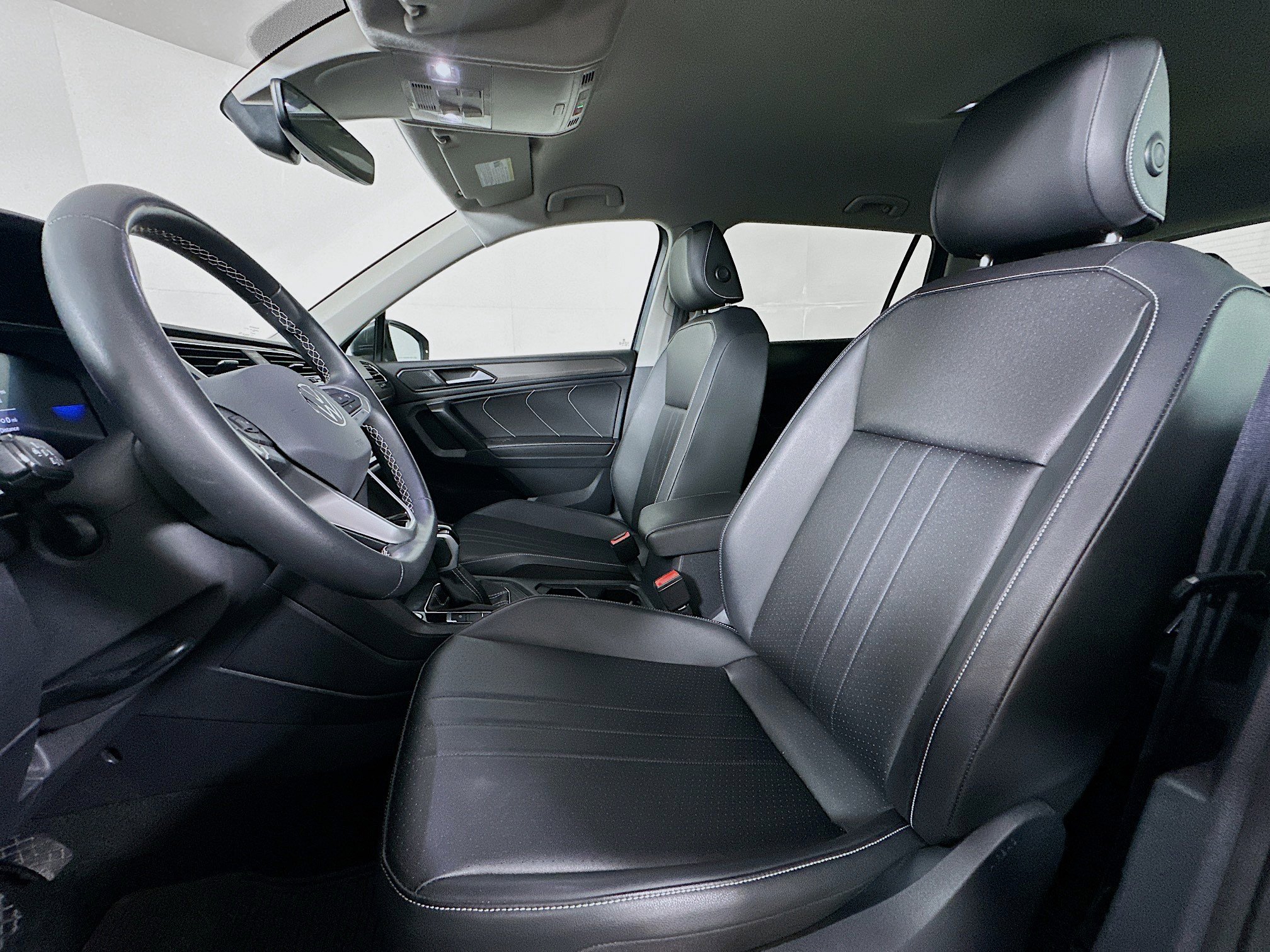 Used 2023 Volkswagen Tiguan SE image 13