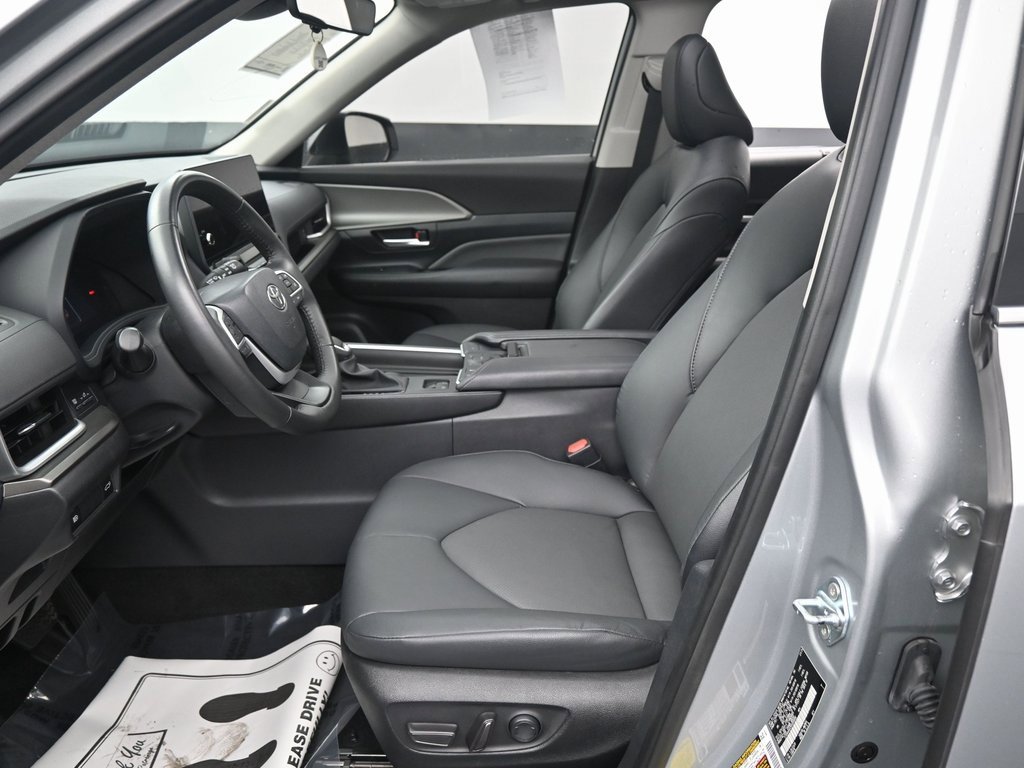 Used 2024 Toyota Grand Highlander XLE image 30