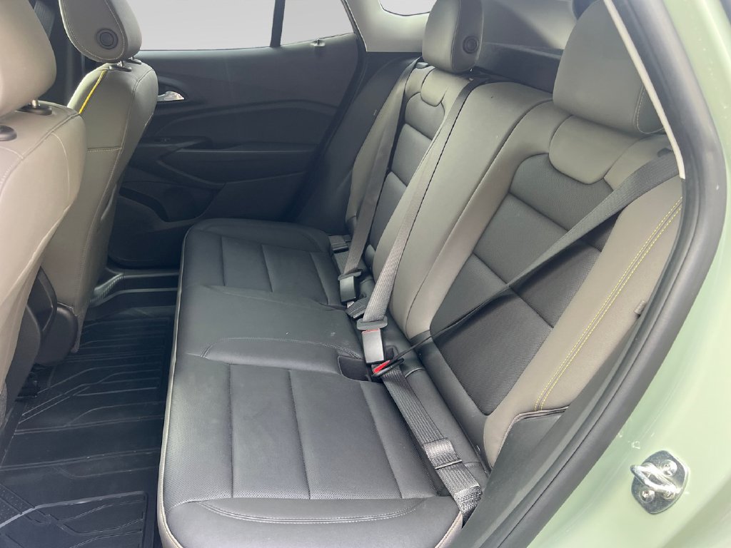 Used 2026 Chevrolet Trax ACTIV w/ Sunroof Package FWD image 17
