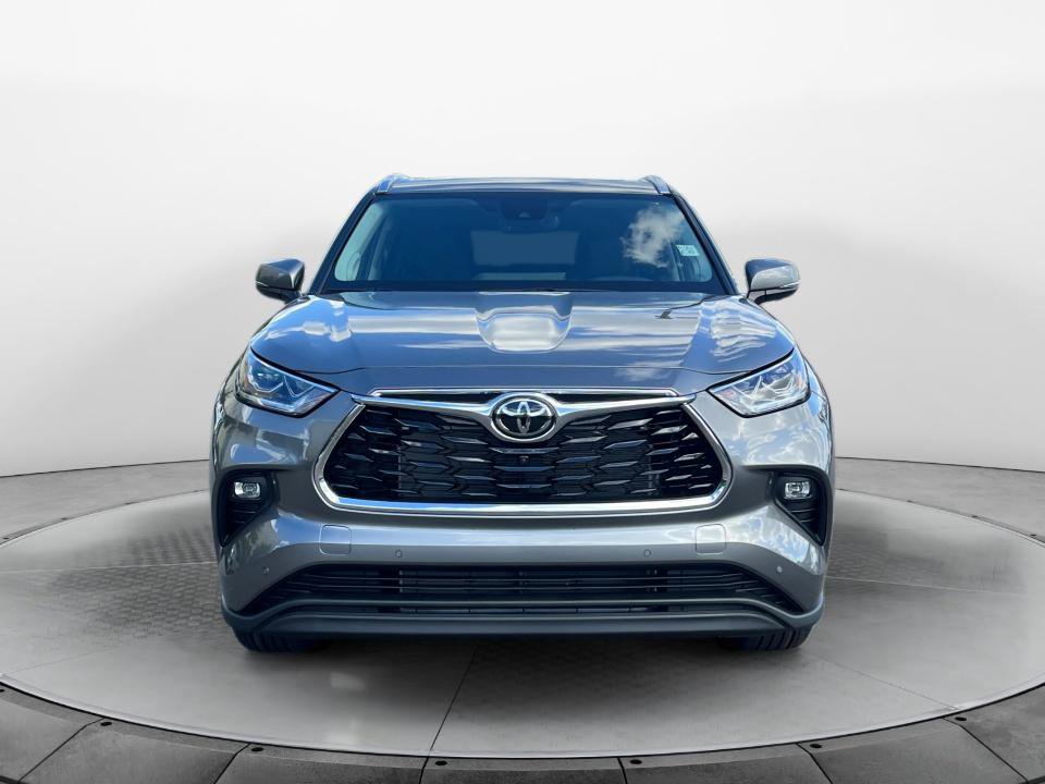 New 2026 Toyota Highlander Limited AWD/4WD image 2