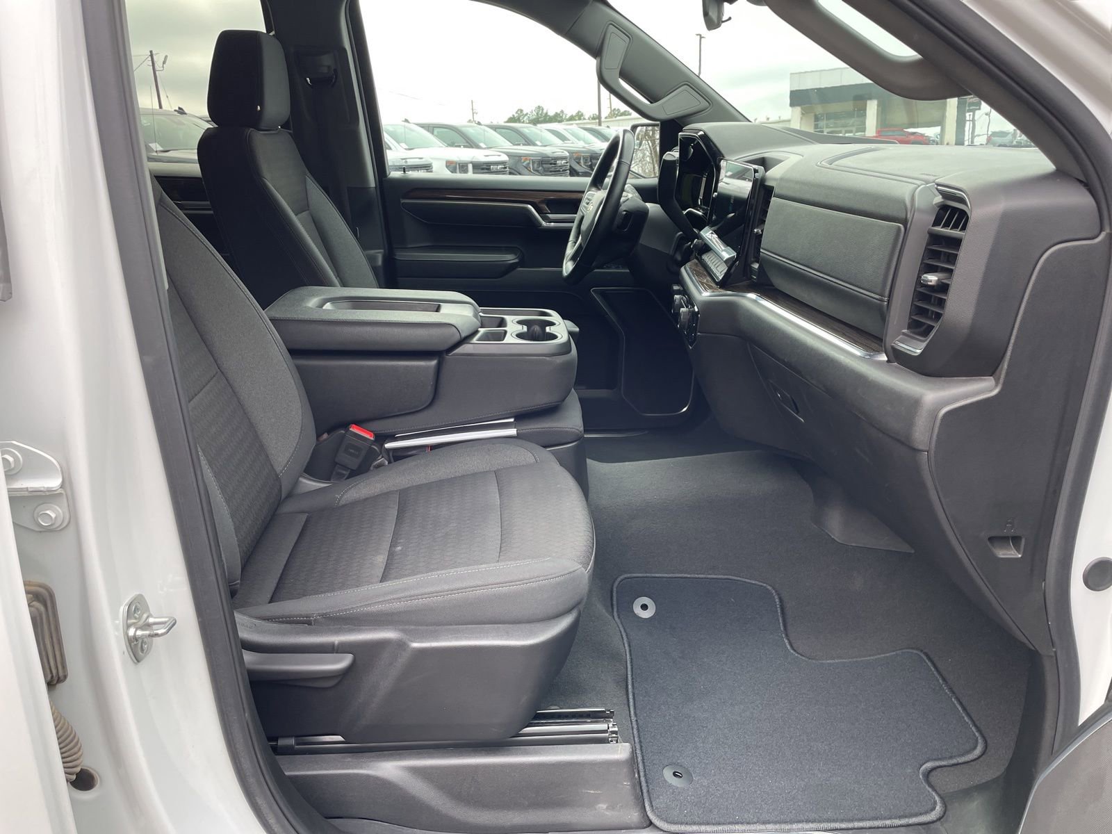 Used 2025 Chevrolet Silverado 1500 LT image 28