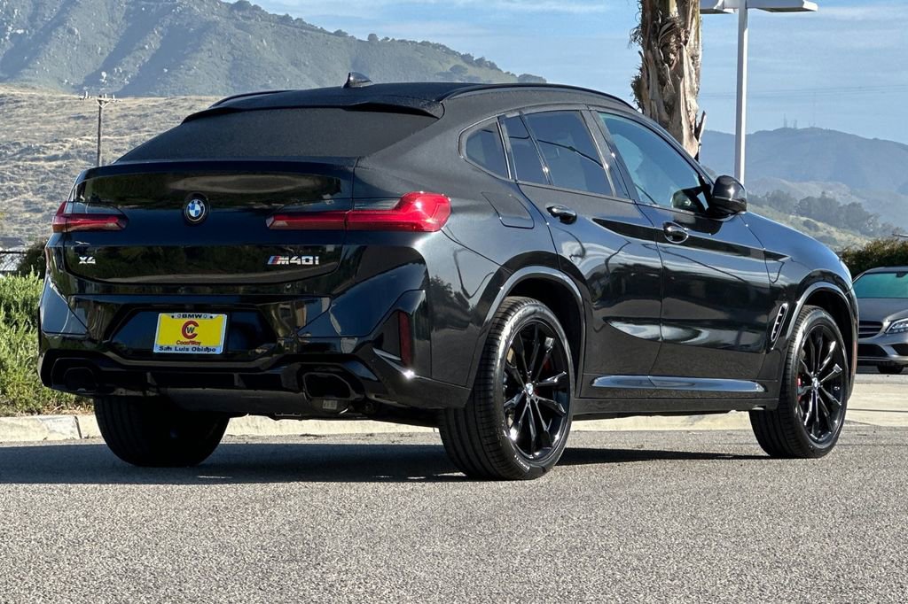 Used 2023 BMW X4 M40i w/ Shadowloine Package AWD/4WD image 3